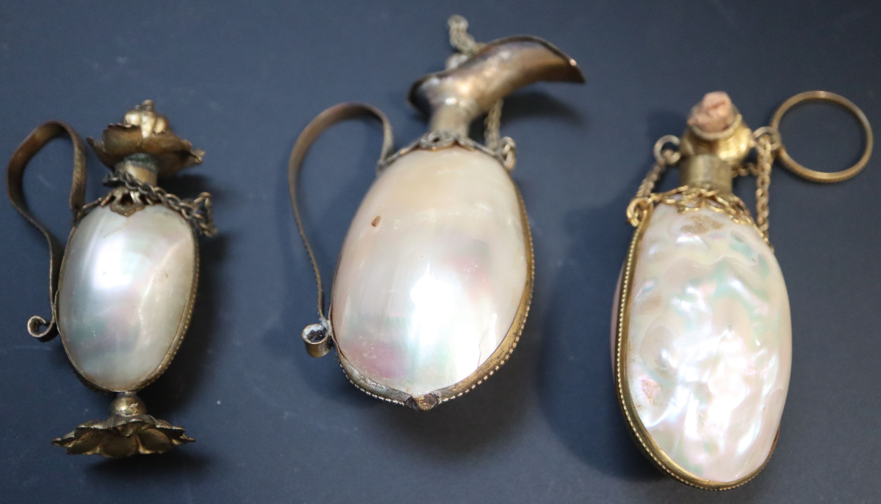 A collection of 19th century Palais Royale trinkets